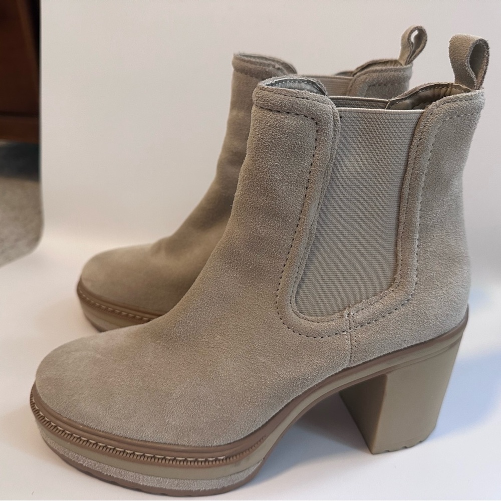 Steve Madden Lexa Taupe Suede Chelsea Platform Heel Booties Size 8.5